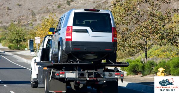 Differences Between Flatbed and Wheel Lift Tow Trucks