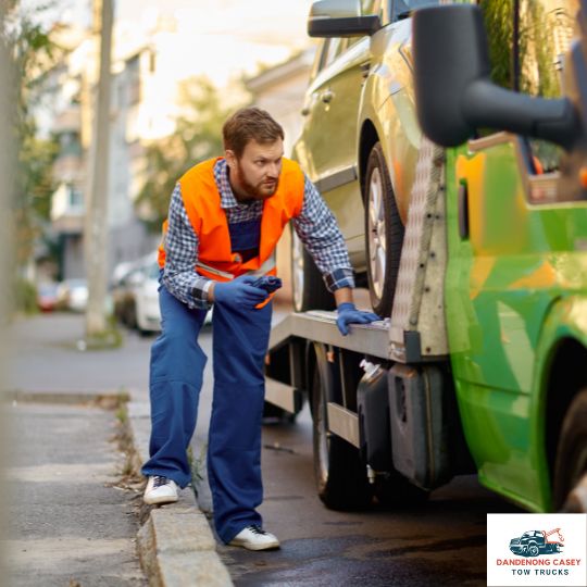 What Are The 4 Factors to See Before Choosing A Car Towing Service